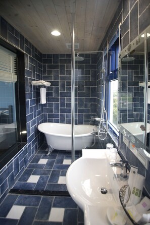Articles de toilette gratuits, sèche-cheveux, chaussons