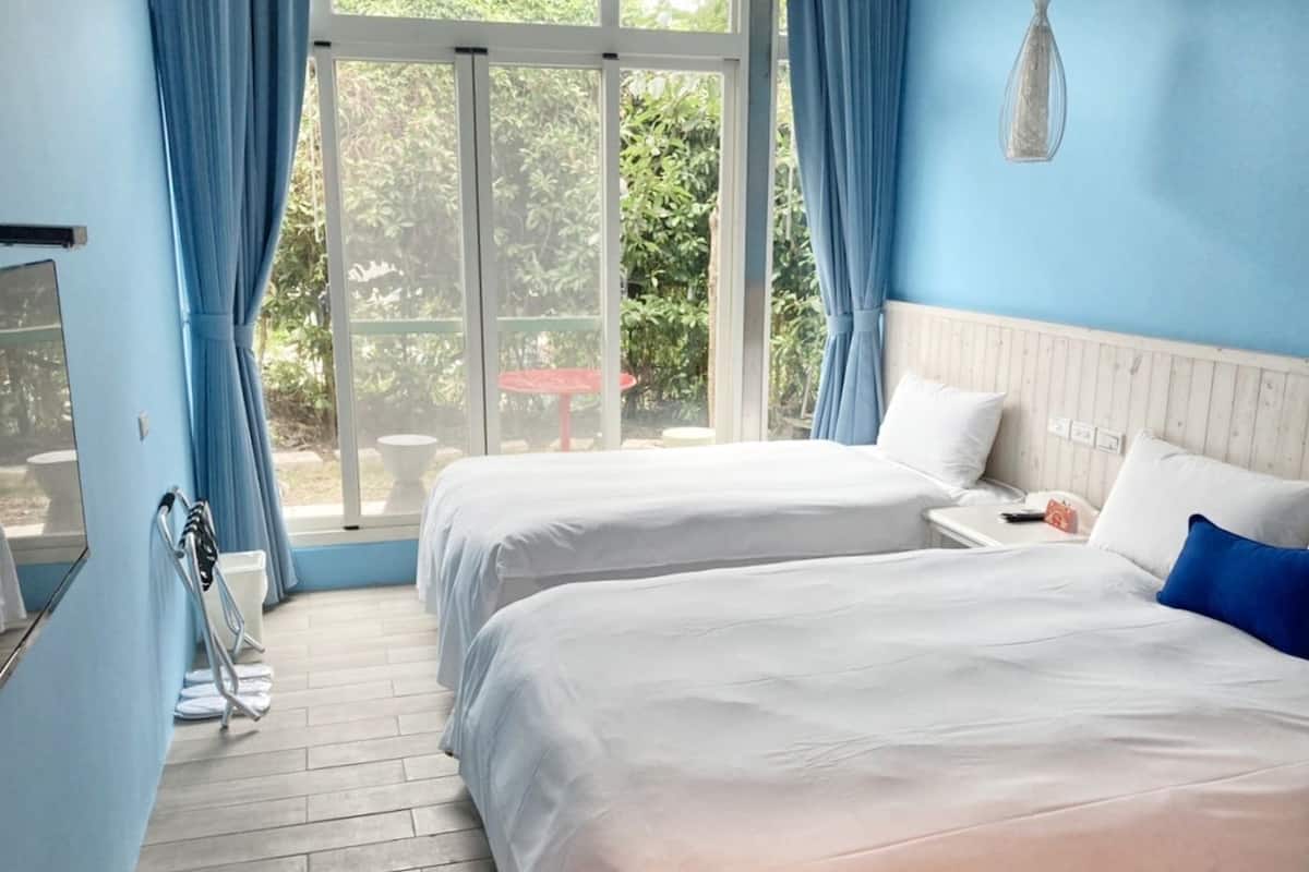 Eenvoudige Twin kamer | Een bureau, verduisterende gordijnen, geluiddichte muren, gratis wifi