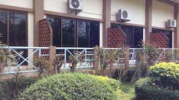 Standard Twin Room | Living area | LCD TV