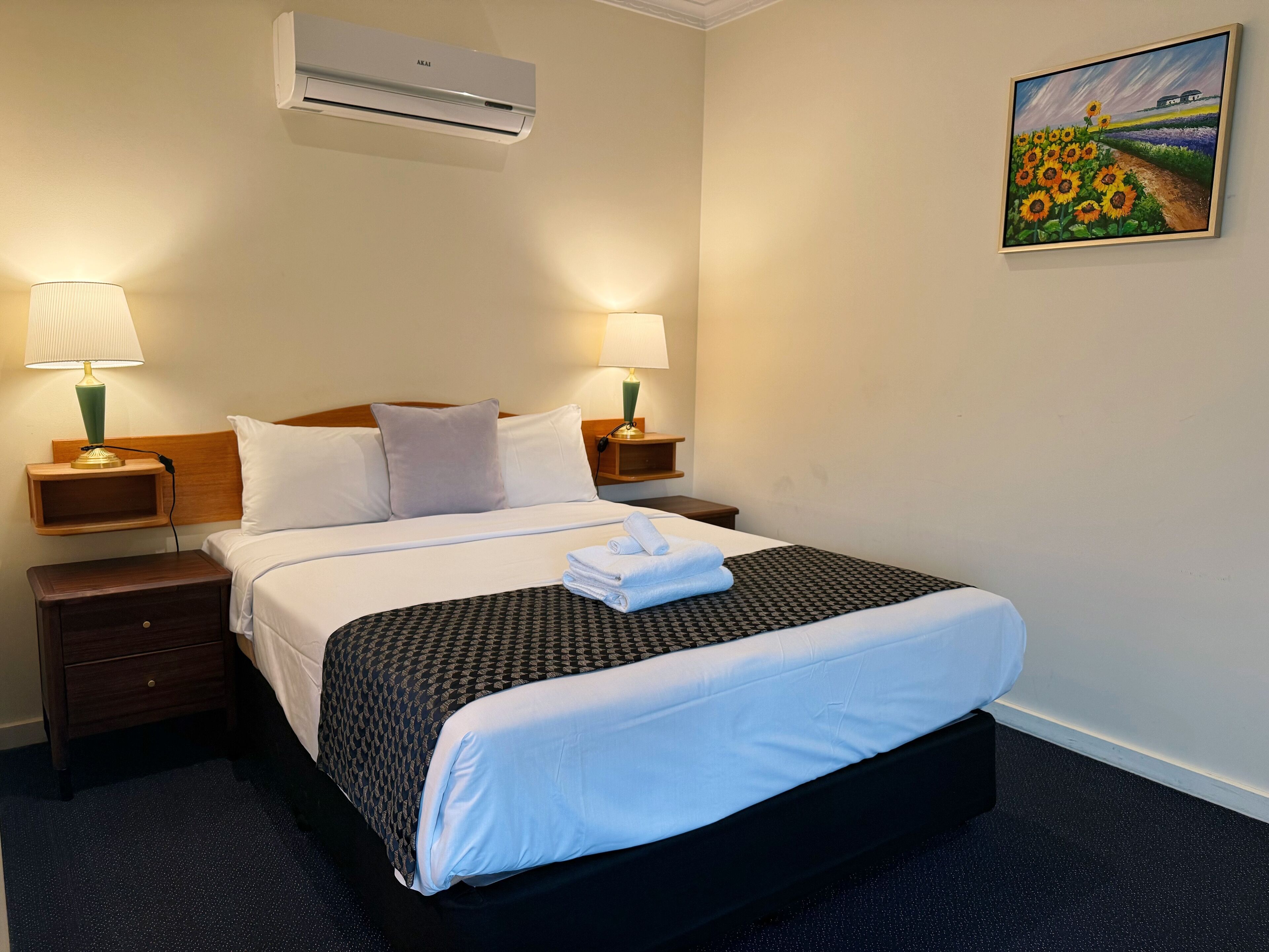 Kahden hengen huone, 1 keskisuuri parisänky, poreamme | Silitysrauta/-lauta, ilmainen Wi-Fi, vuodevaatteet