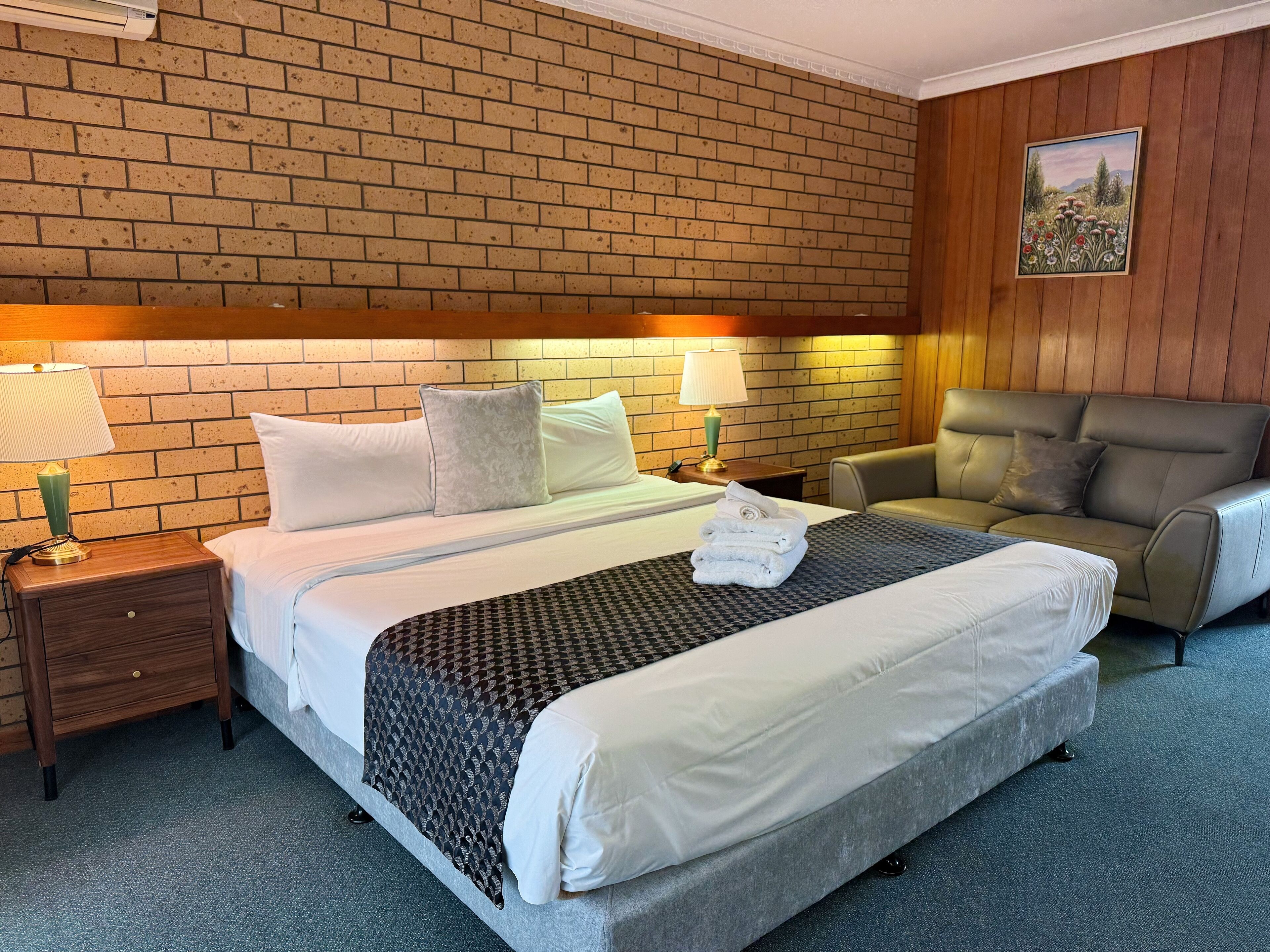 Silitysrauta/-lauta, ilmainen Wi-Fi, vuodevaatteet