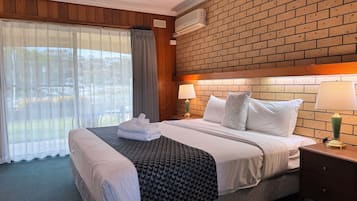 Iron/ironing board, free WiFi, bed sheets