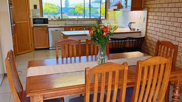 Căn hộ dành cho gia đình | Bếp riêng | Tủ lạnh, lò vi sóng, dụng cụ pha cà phê/trà, ấm điện