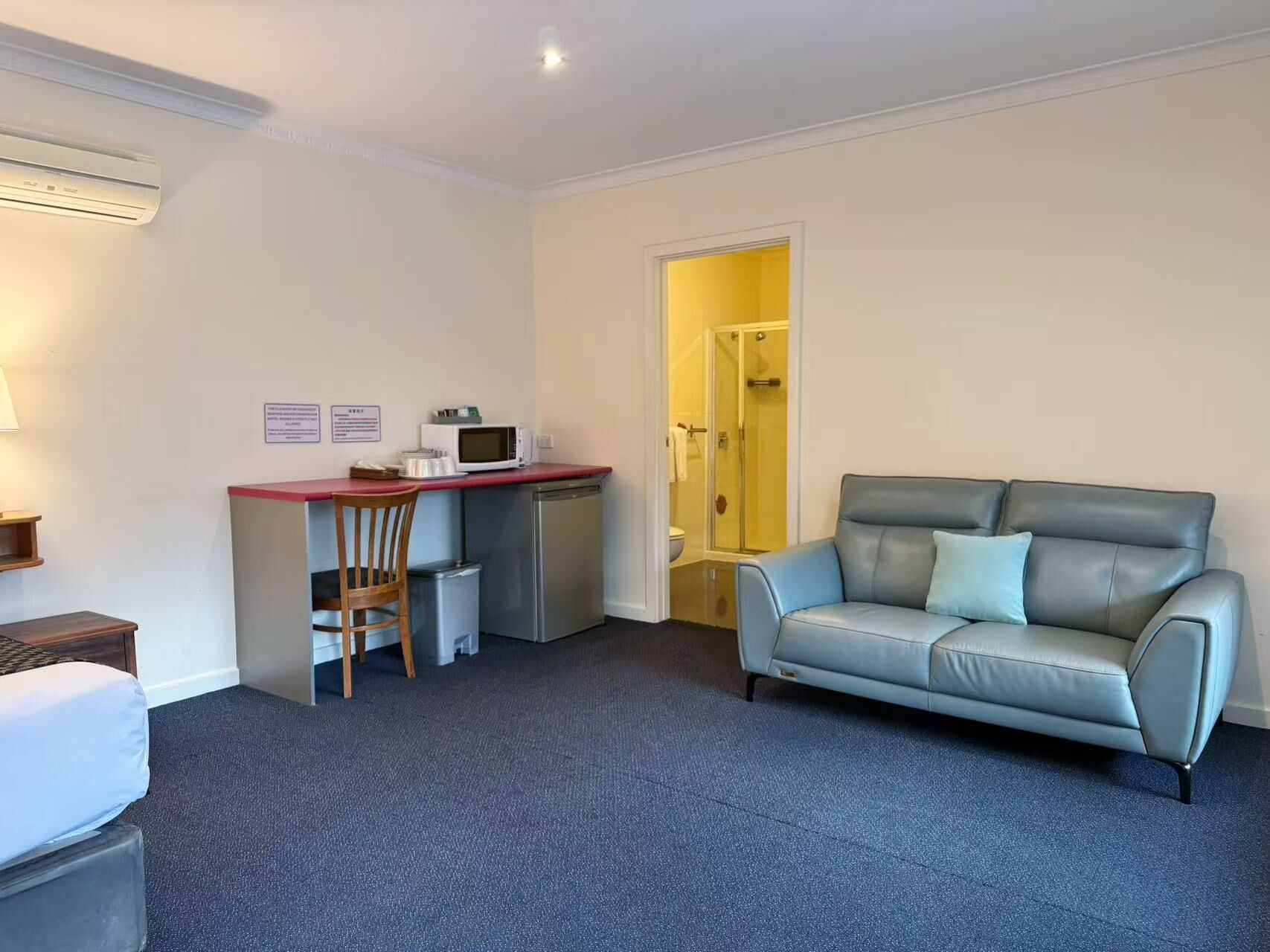 Kolmen hengen huone | Oleskelualue | Taulutelevisio