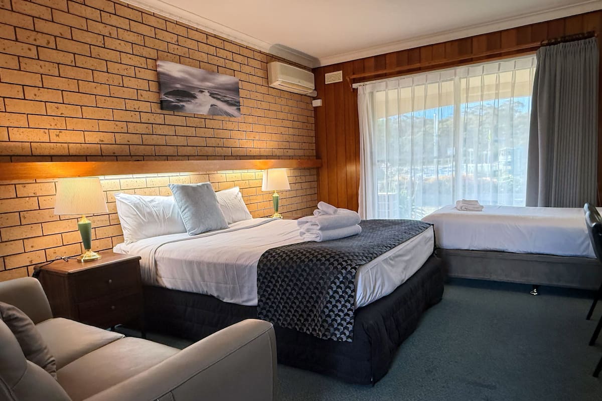 Kahden hengen huone (kaksi sänkyä) | Silitysrauta/-lauta, ilmainen Wi-Fi, vuodevaatteet