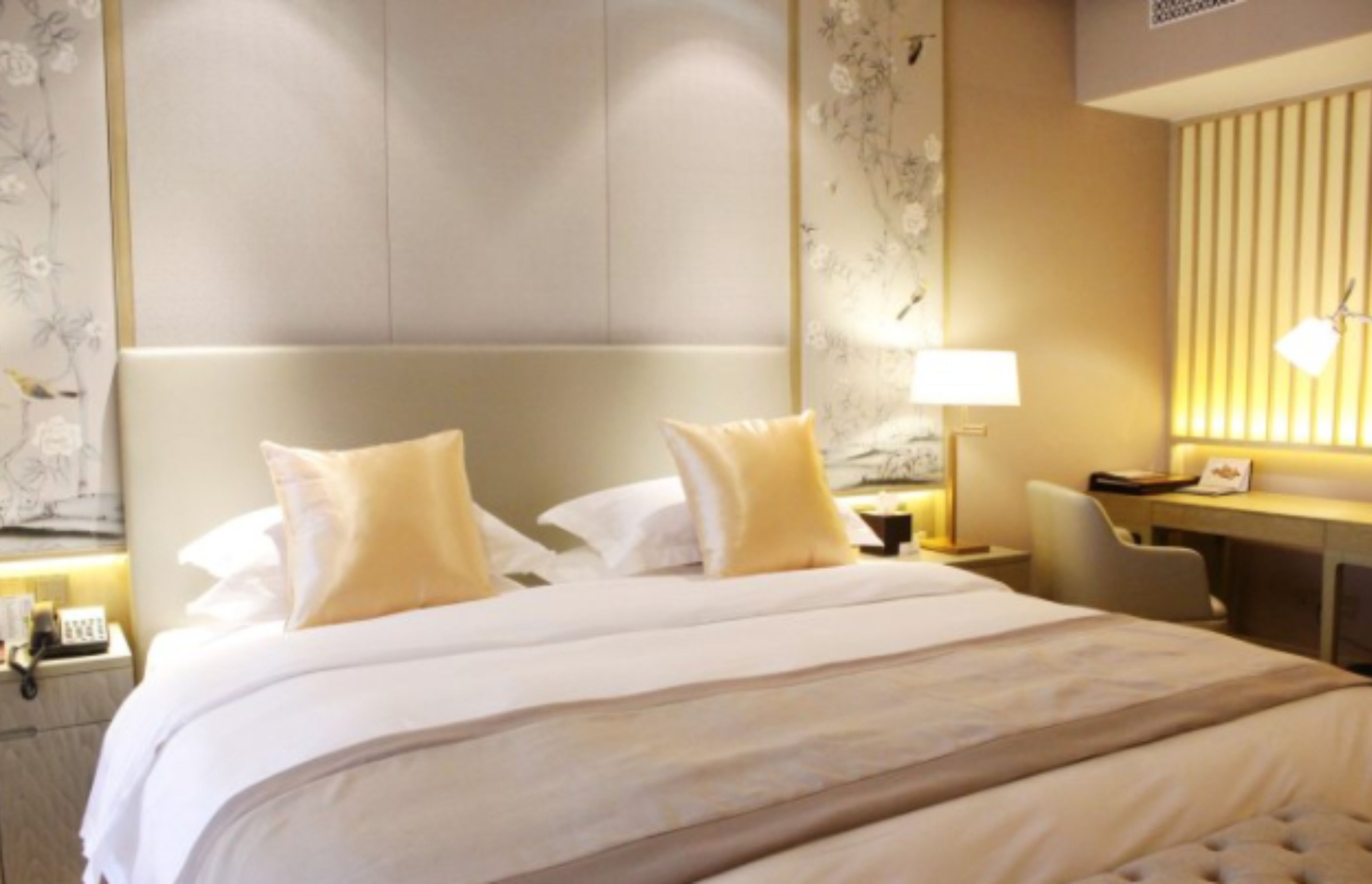 deluxe double room with sea view | minibar, in-room safe, desk, blackout curtains