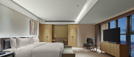 Deluxe Suite, 1 King Bed, Sea View | Minibar, in-room safe, desk, blackout drapes