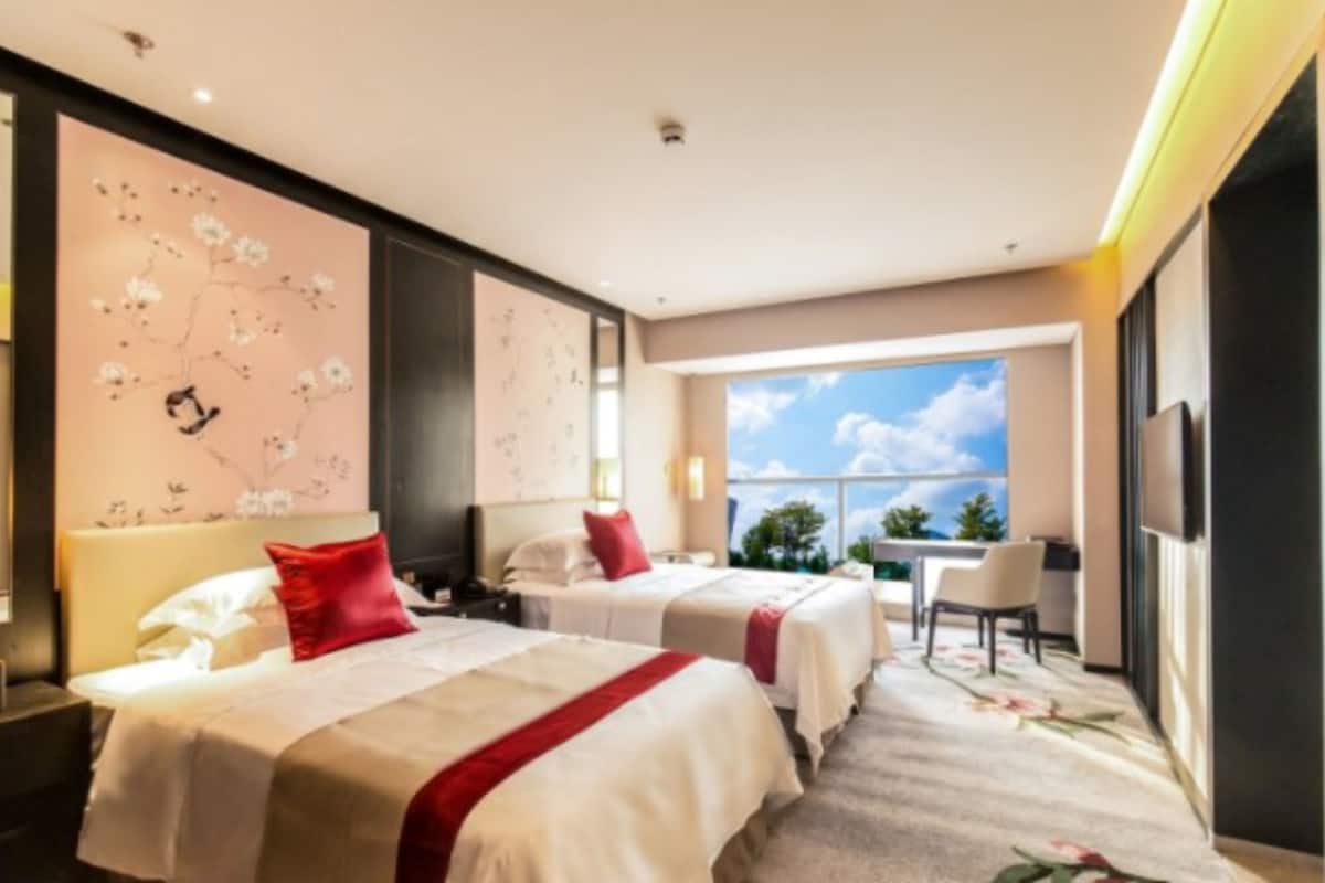 executive twin room with sea view | minibar, in-room safe, desk, blackout curtains