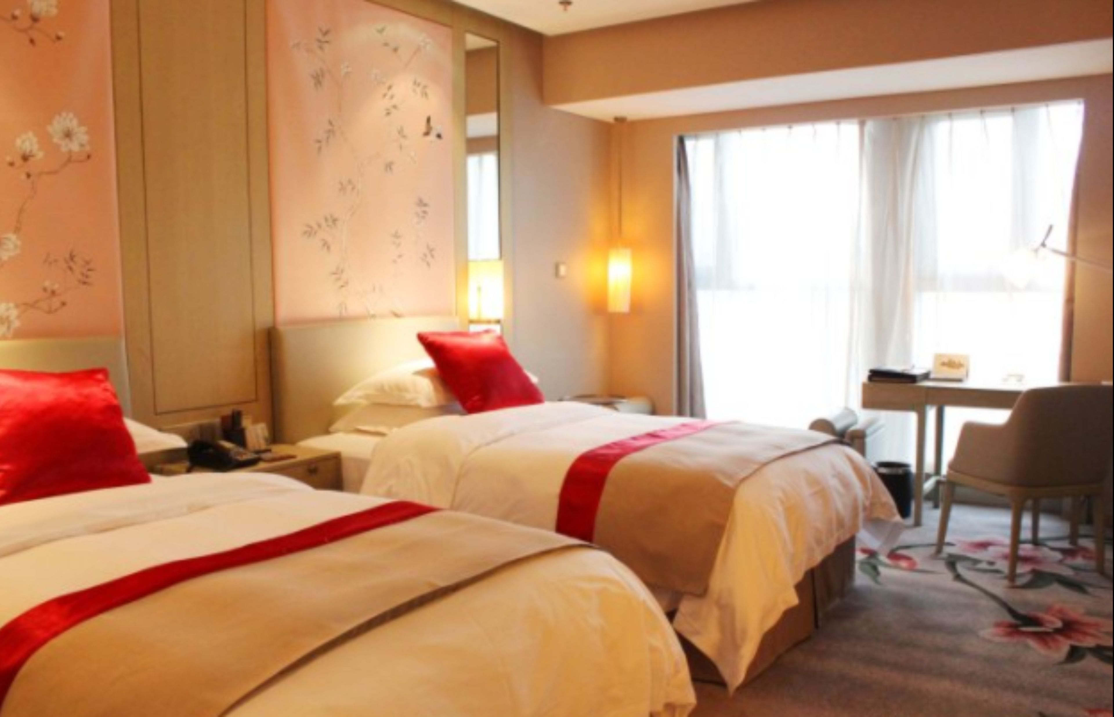 deluxe twin room | minibar, in-room safe, desk, blackout curtains