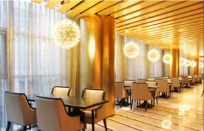 Breakfast, lunch and dinner served