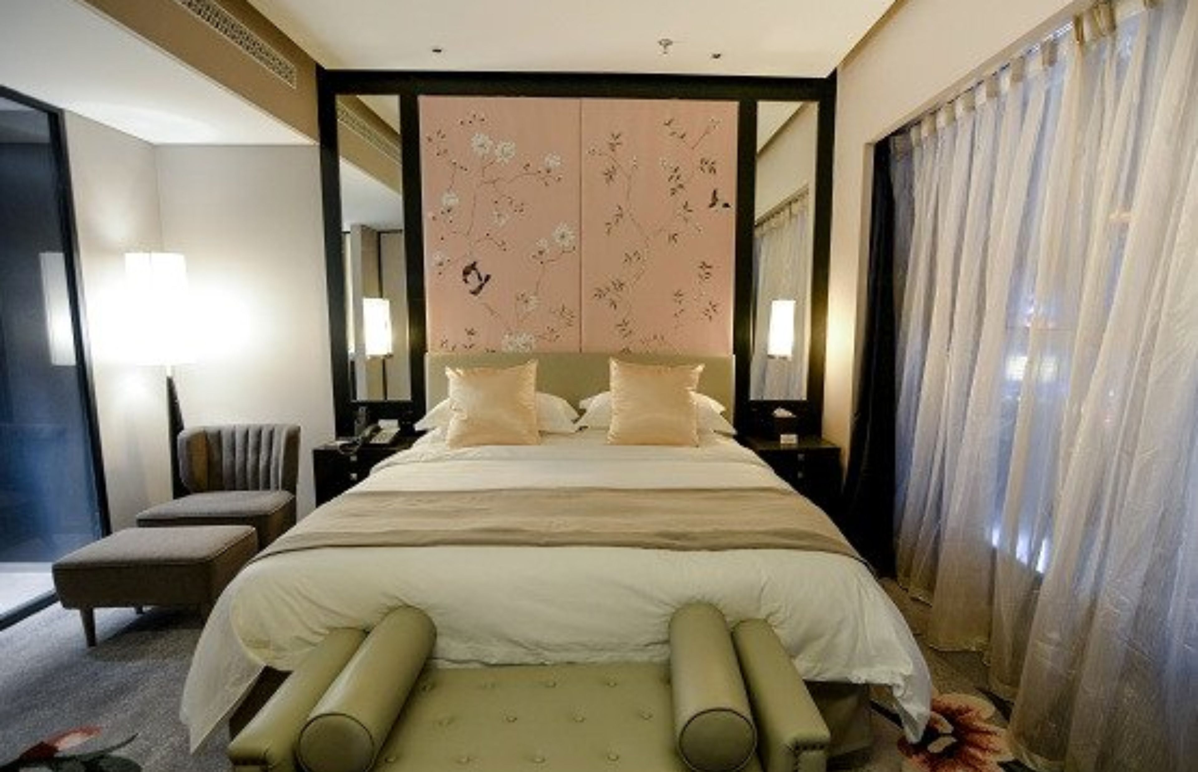 deluxe double room | minibar, in-room safe, desk, blackout curtains