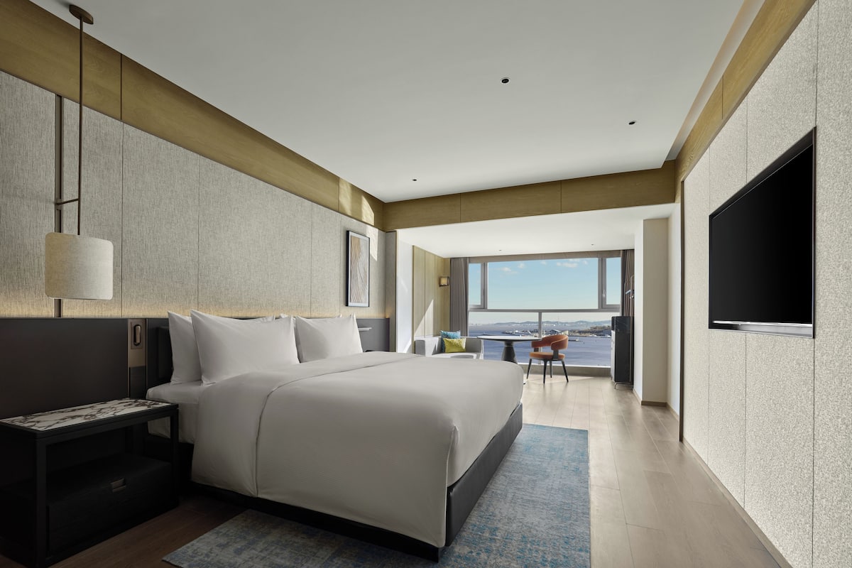 Minibar, in-room safe, desk, blackout curtains