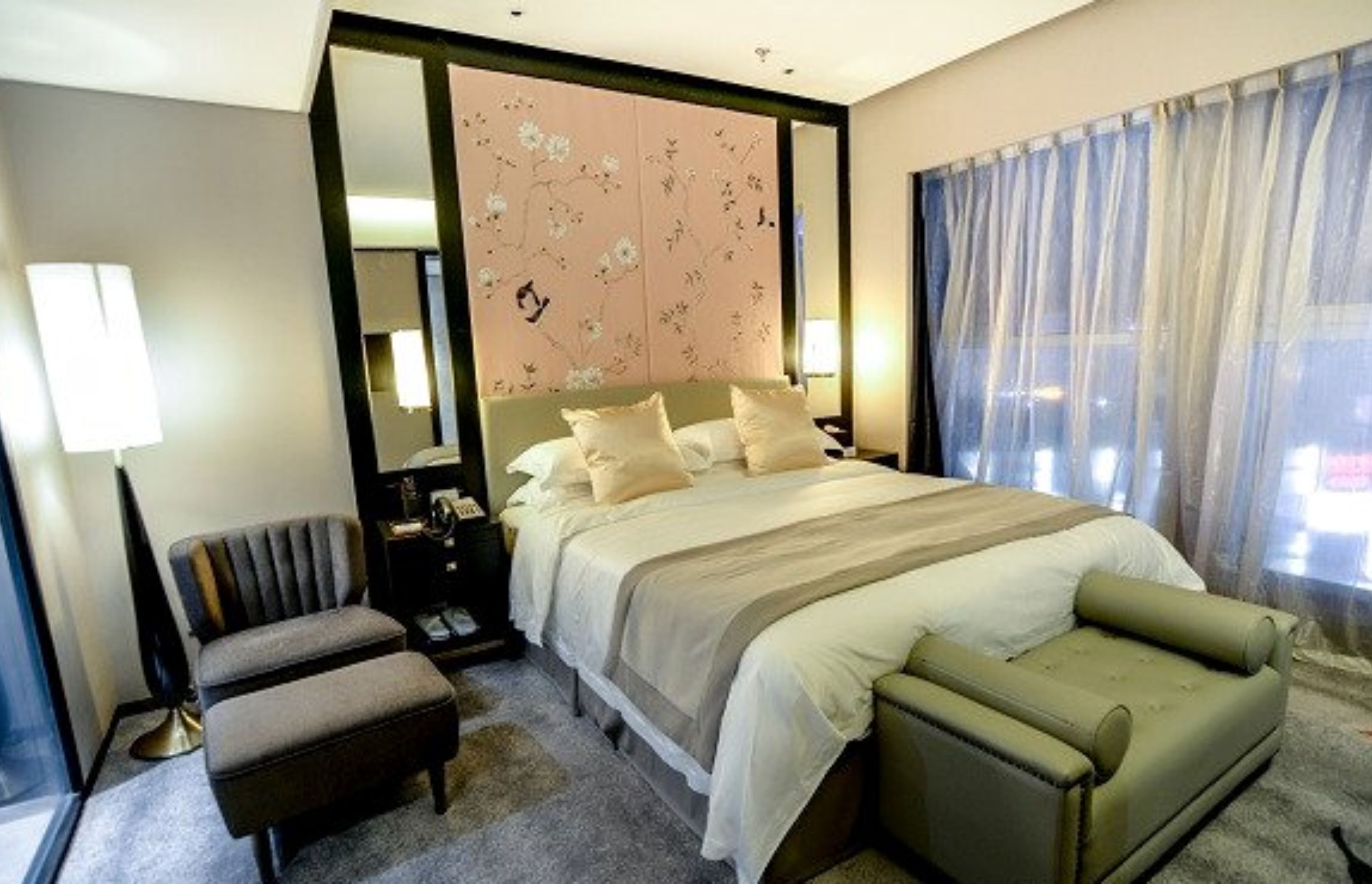 deluxe double room | minibar, in-room safe, desk, blackout curtains