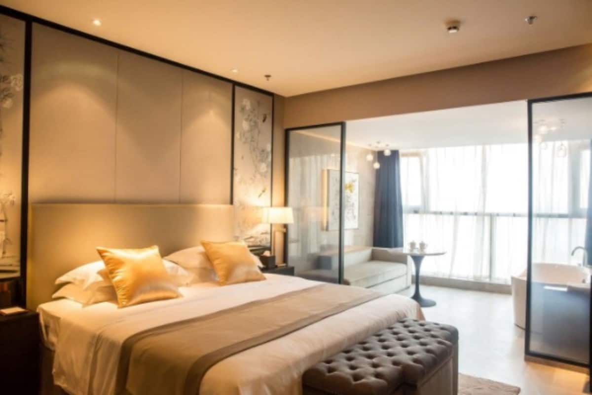 executive double room with sea view | minibar, in-room safe, desk, blackout curtains