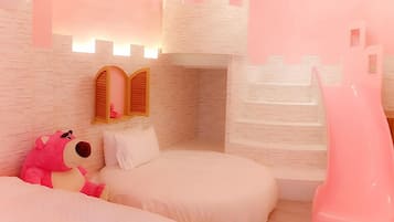 Family Quadruple Room (Princess) | Desk, blackout drapes, rollaway beds, free WiFi