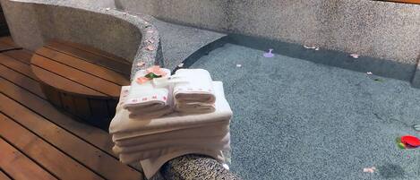 Kamar Quadruple Keluarga (Pirate) | Kamar mandi | Perlengkapan mandi gratis, pengering rambut, sandal, dan handuk