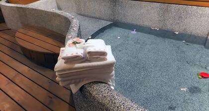 Tong's Story Paternity B&B