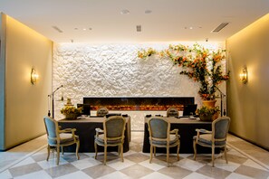 Lobby sitting area - Weihai Qingtiwan Holiday Hotel (Weihai)