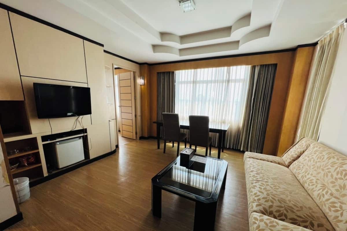 Minibar, desk, laptop workspace, blackout drapes