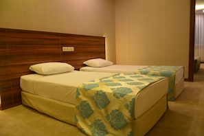 Meja, Wi-fi percuma, cadar katil 
