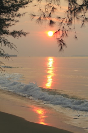 Beach nearby - The Princess Beach Resort (Klaeng)