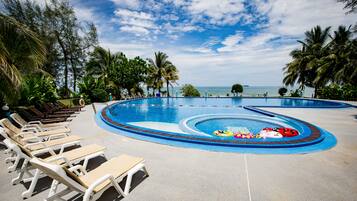 Kolam renang outdoor