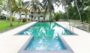Piscine extérieure