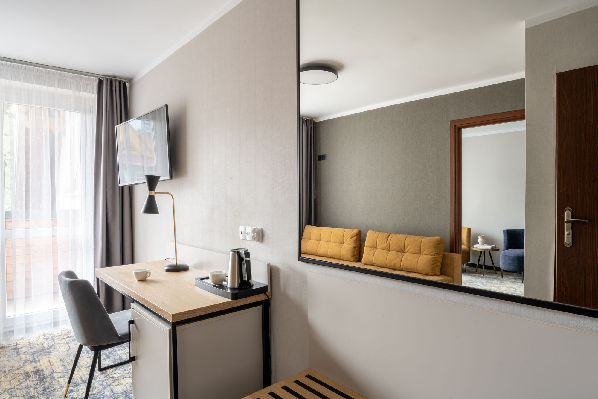 studio suite | laptop workspace, free wifi