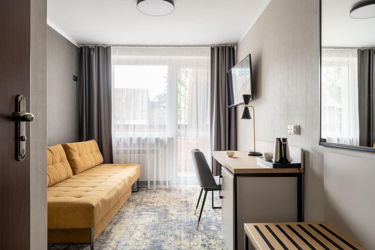 Studio Suite | Laptop workspace, free WiFi
