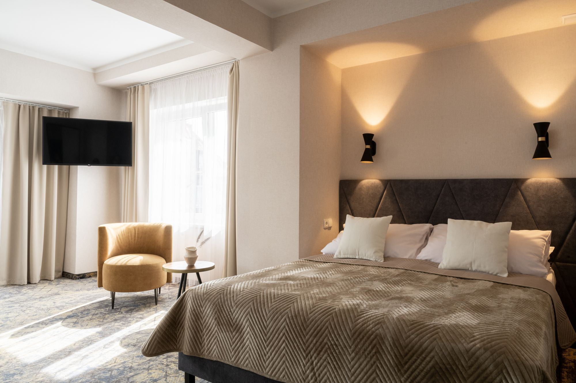 laptop workspace, free wifi