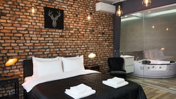 Deluxe Double Room, 1 Queen Bed, Hot Tub | 3 bedrooms, desk, laptop workspace, soundproofing