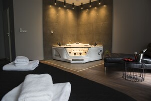 Studio Suite Deluks, 1 Tempat Tidur Queen, jet tub | Jet tub