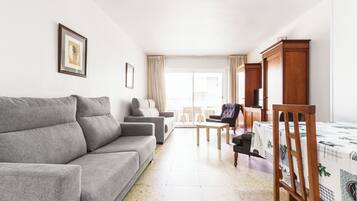 Apartment, 3 Bedrooms, Balcony, City View | Living area | TV