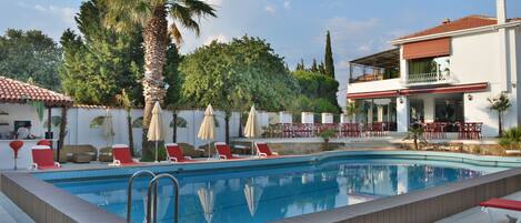 Alberca al aire libre por temporada