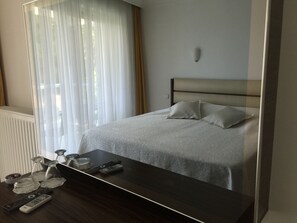 Double Room | In-room safe, desk, soundproofing, free cribs/infant beds - Pidasus Hotel (Burhaniye)
