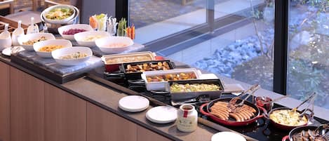 Daily buffet breakfast (JPY 2750 per person)