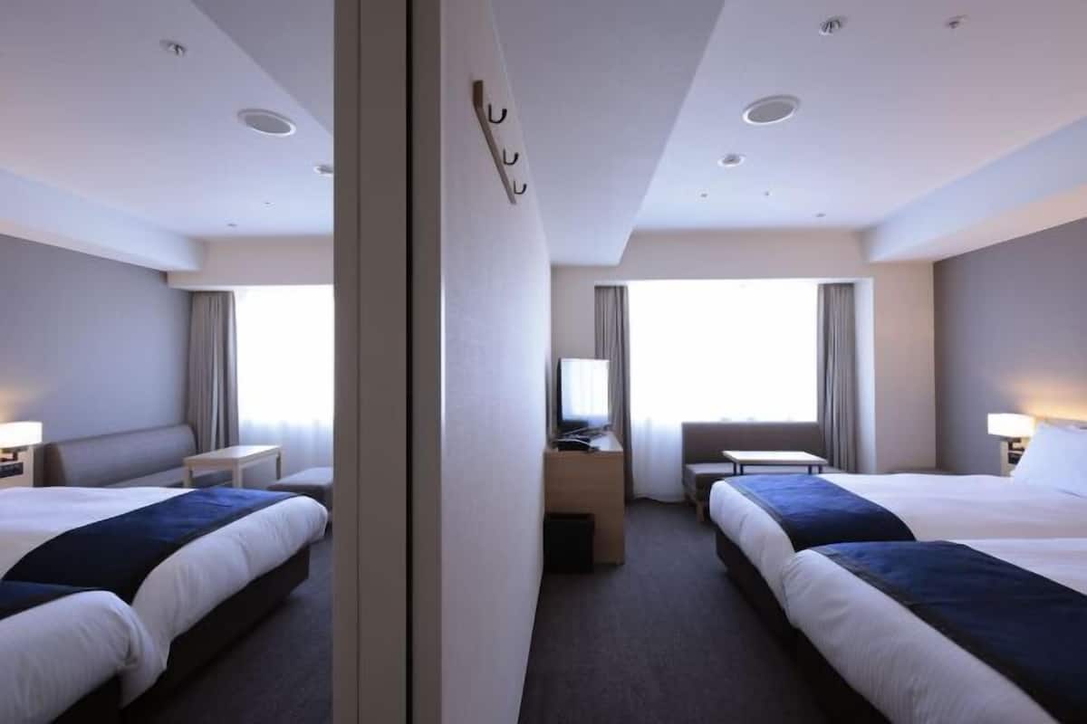 1 bedroom, premium bedding, down duvets, in-room safe