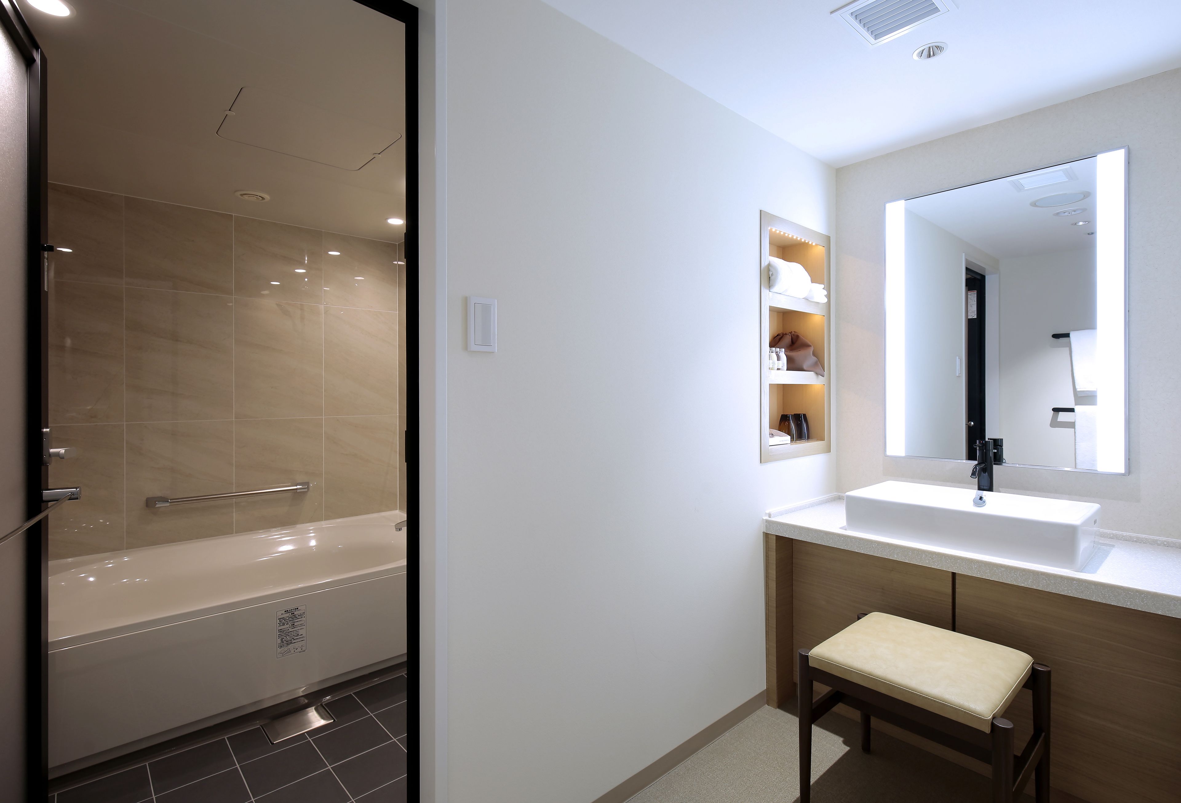 junior suite room with free access to lounge, non-smoking | bathroom | combined shower/bathtub, deep-soaking bathtub, rainfall showerhead