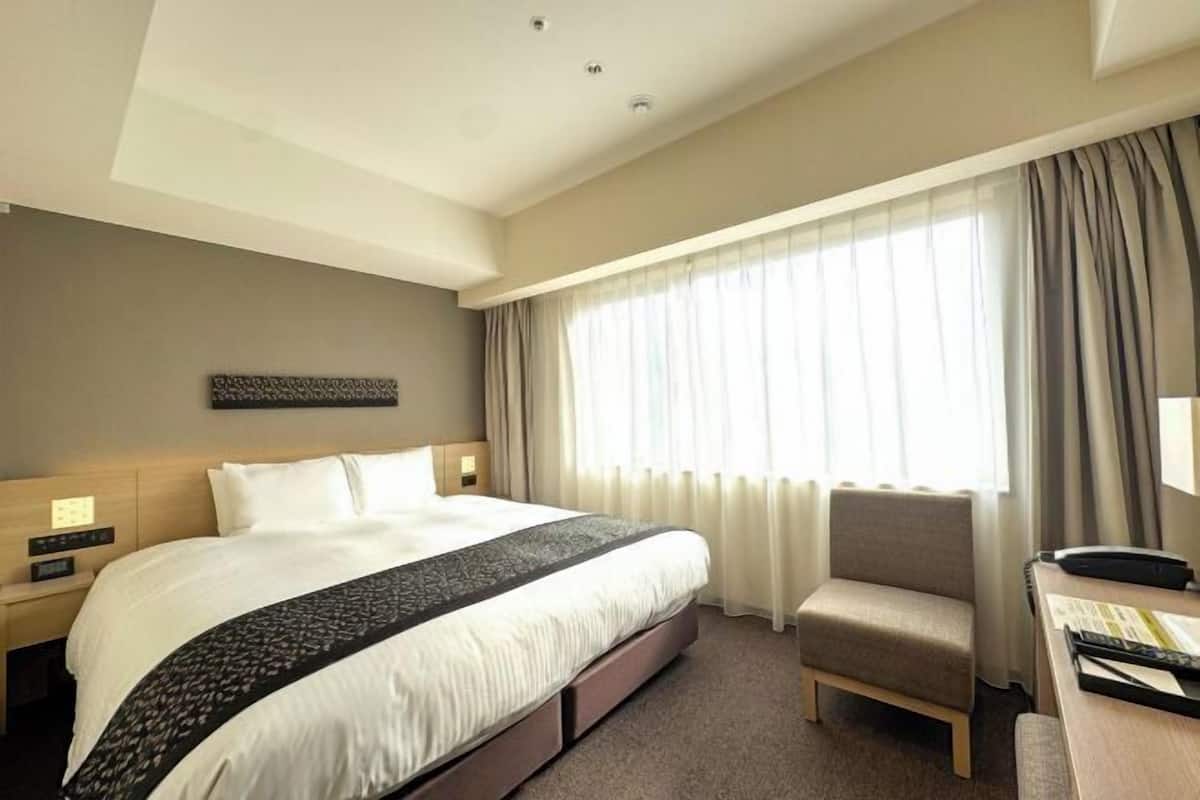 1 bedroom, premium bedding, down duvets, in-room safe