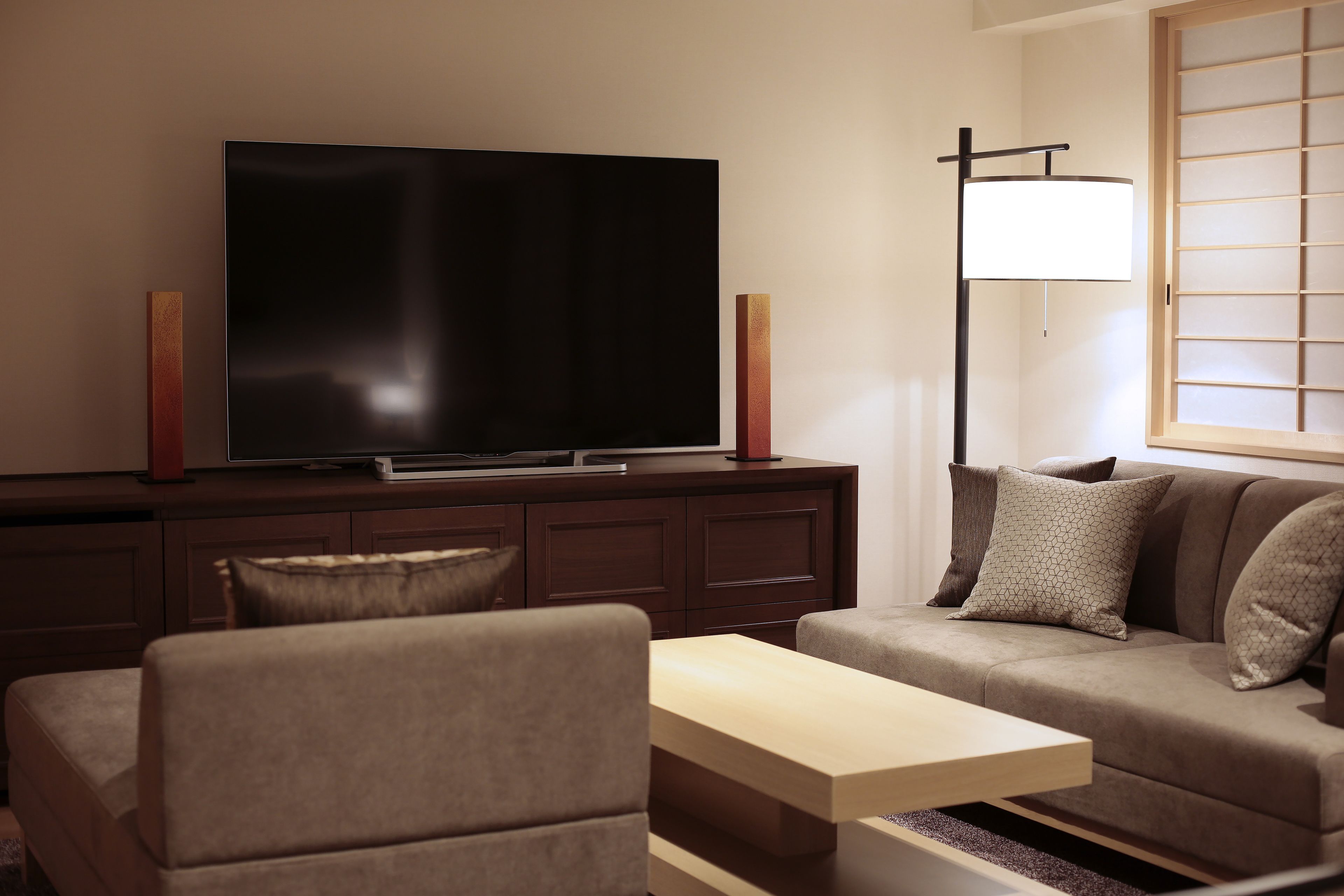 junior suite room with free access to lounge, non-smoking | 1 bedroom, premium bedding, down duvets, in-room safe