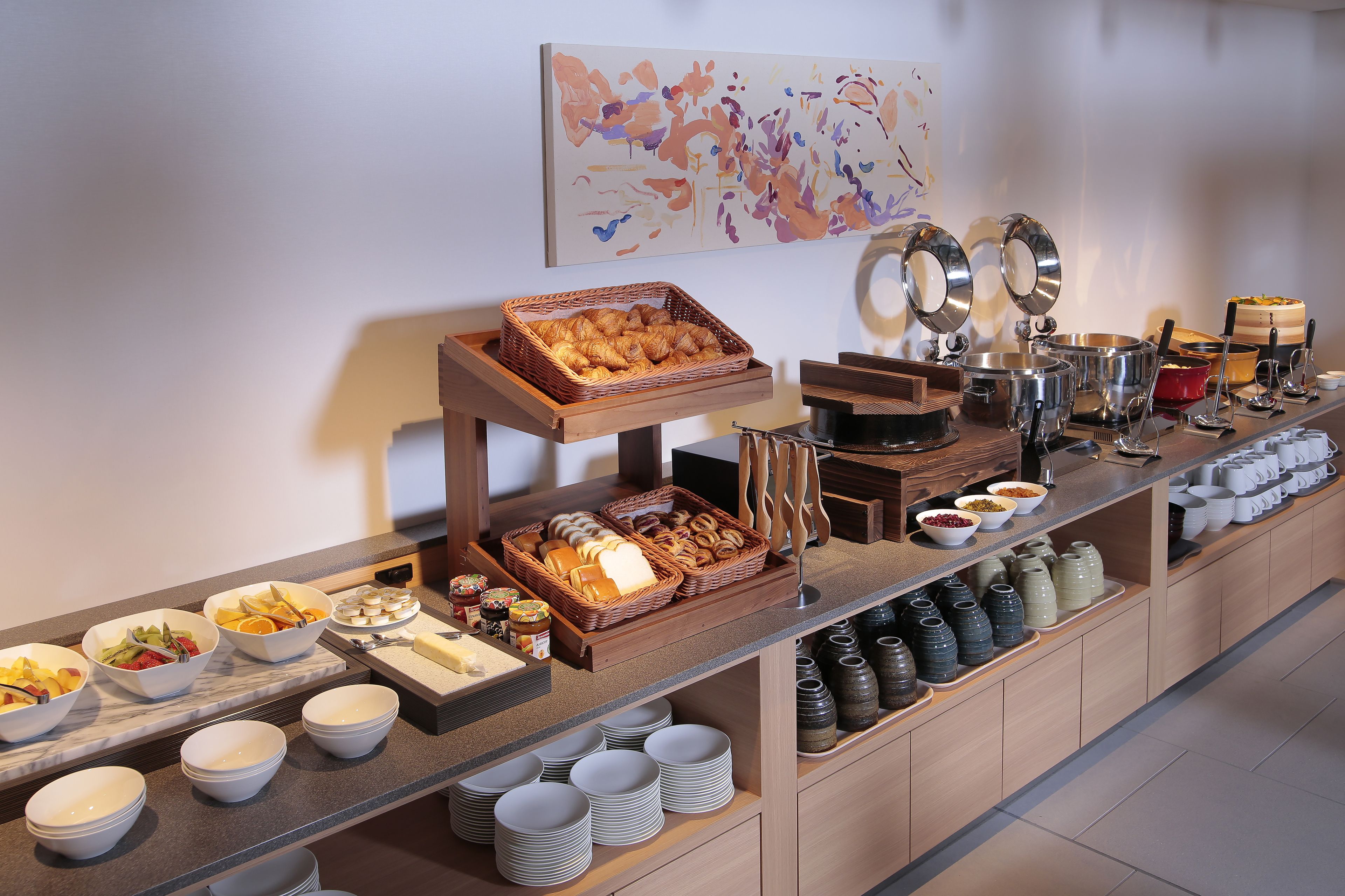 Daily buffet breakfast (JPY 2750 per person)