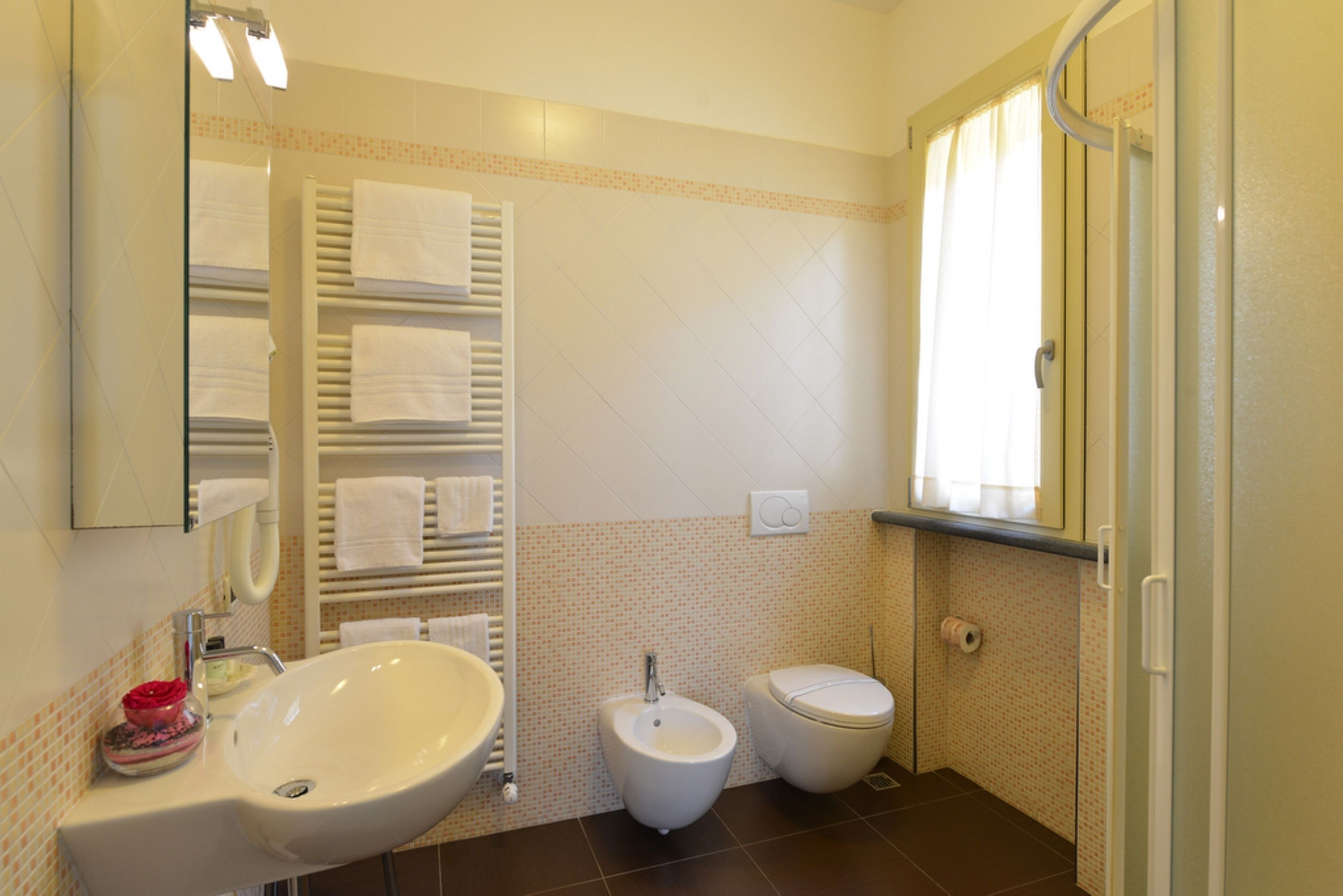 superior room | bathroom amenities | shower, free toiletries, hair dryer, towels