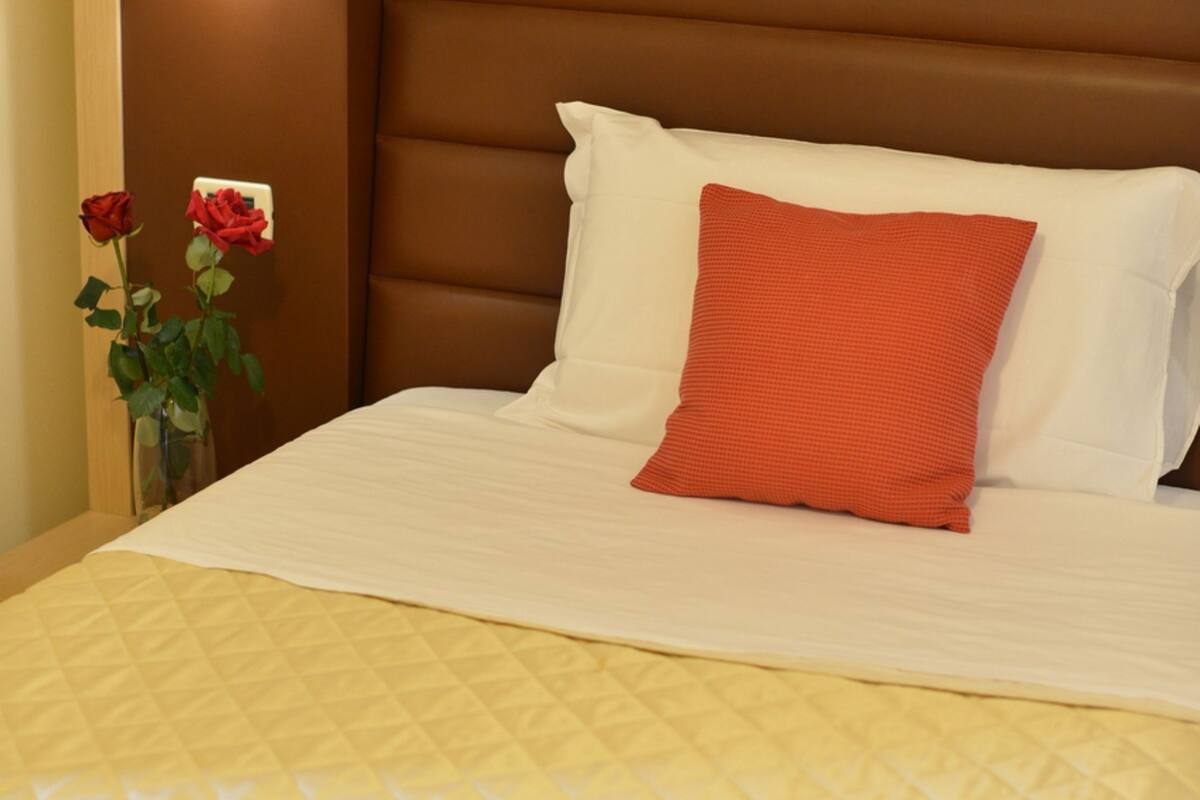 single room, accessible | minibar, in-room safe, desk, soundproofing