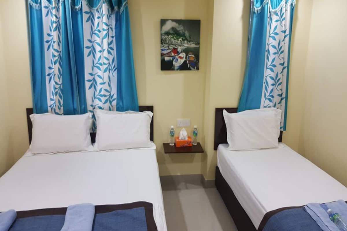 Family Room, Multiple Beds | Desk, soundproofing, iron/ironing board, free WiFi