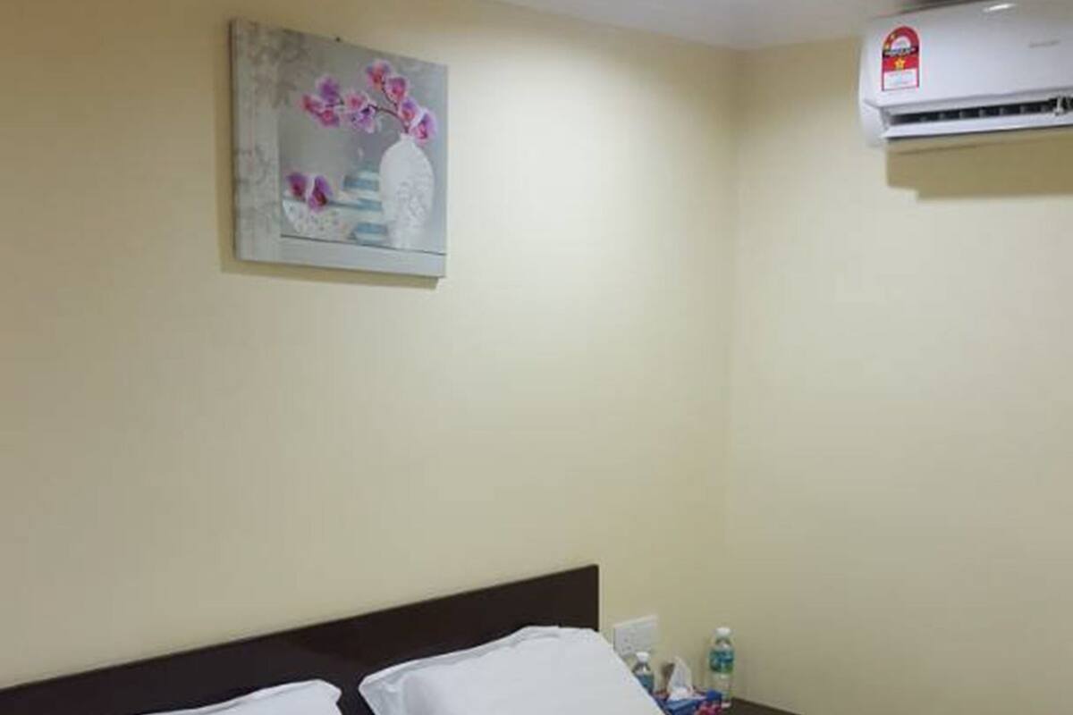 高级双人房, 1 张大床 | 办公桌、隔音、熨斗/熨板、免费 WiFi