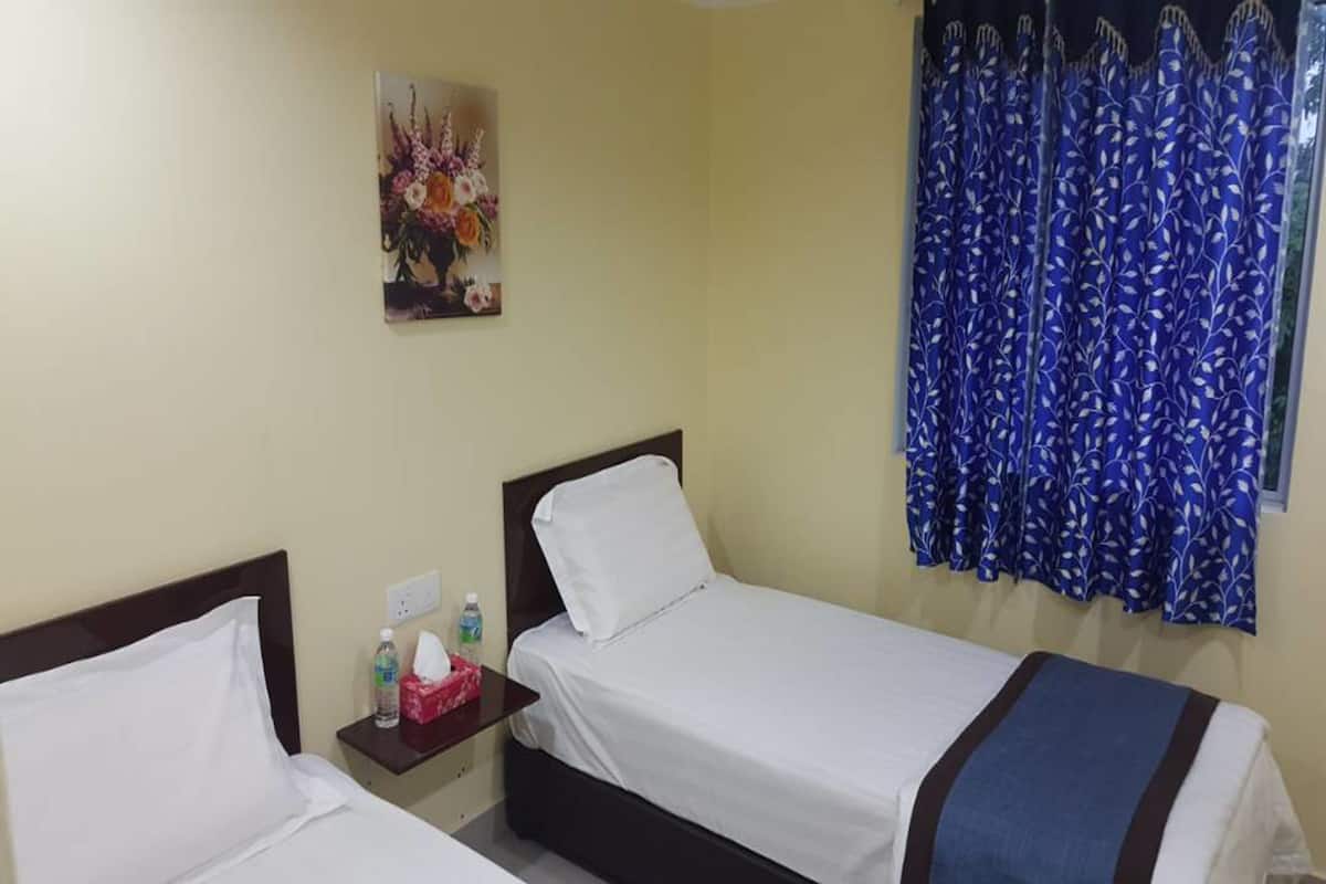 Superior Twin Room, 2 Twin Beds | Desk, soundproofing, iron/ironing board, free WiFi