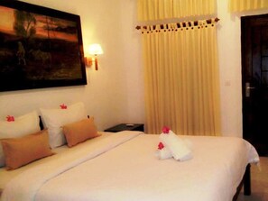 Superior Bungalow, 1 Bedroom, Garden View | 4 bedrooms, in-room safe, desk, soundproofing - Padanta Homestay (Gili Trawangan)