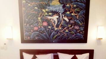 Deluxe Bungalow, 1 Queen Bed, Garden View | 4 bedrooms, in-room safe, desk, soundproofing