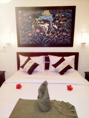 Deluxe Bungalow, 1 Queen Bed, Garden View | 4 bedrooms, in-room safe, desk, soundproofing - Padanta Homestay (Gili Trawangan)