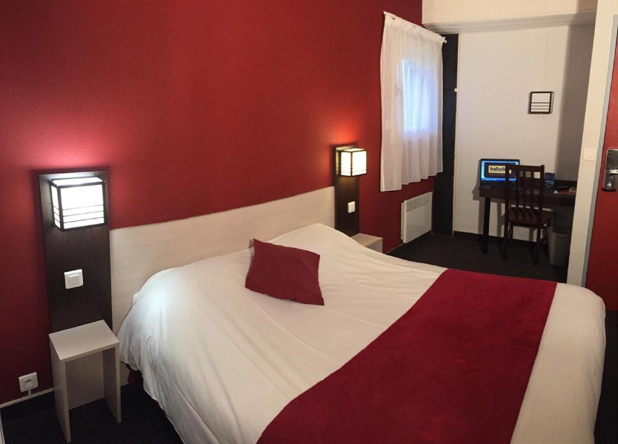 Desk, free WiFi, bed sheets